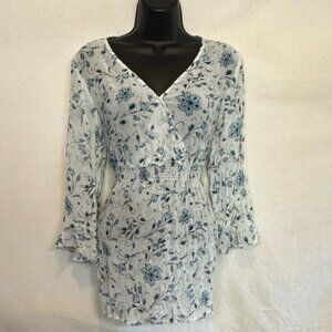 A-11‎ Violet and Claire Blue & White Floral 3/4 Sleeve Blouse Size M